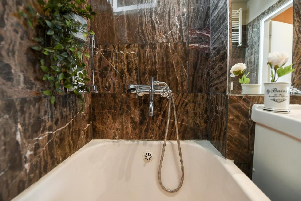 New - Elegant Duplex With Amazing View & Balcony - Homey Residence Bucarest Esterno foto